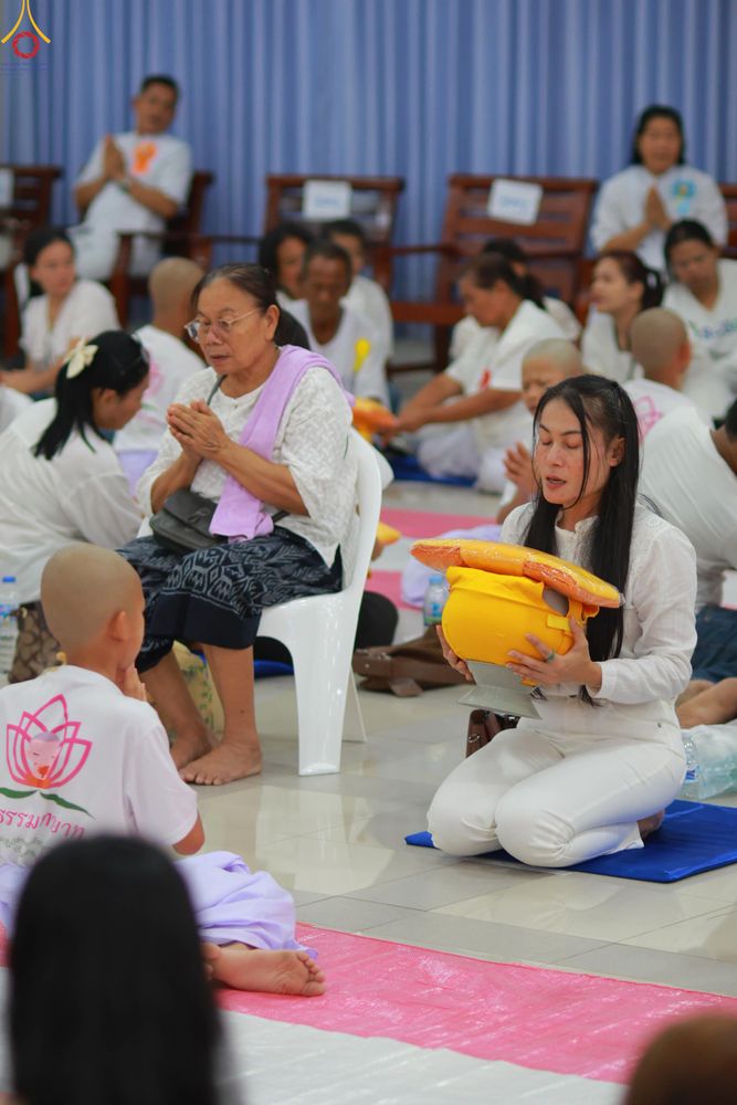 ภาพ No.320150:วันเสาร์ที่ 4 เมษายน 2569 พิธีตัดปอยผม ขอขมาผู้ปกครอง  มอบบาตร-ผ้าไตร และพิธีบรรพชาสามเณร 87 รูป  ณ ศูนย์ปฏิบัติธรรมระยอง(บ้านช่องลม)  ต.บางบุตร อ.บ้านค่าย จ.ระยอง