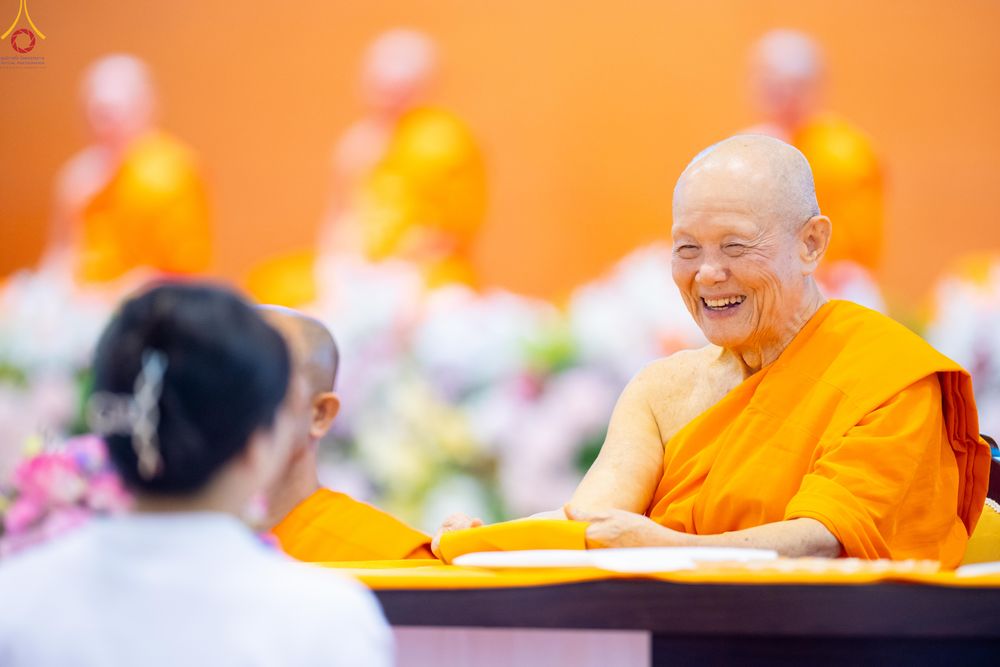 ภาพ No.281106:วันที่ 21 ธันวาคม พ.ศ.2568 พิธีมุทิตาหลวงพ่อทัตตชีโว ณ ห้องแก้วสารพัดนึก วัดพระธรรมกาย