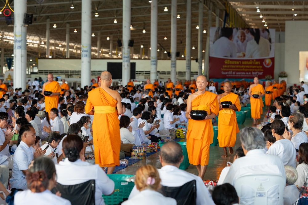 ภาพ No.318170:วันอาทิตย์ต้นเดือนที่ 5 เมษายน พ.ศ.2569 พิธีตักบาตร ณ บ้านแก้วเรือนทองคุณยายอาจารย์ฯ วัดพระธรรมกาย