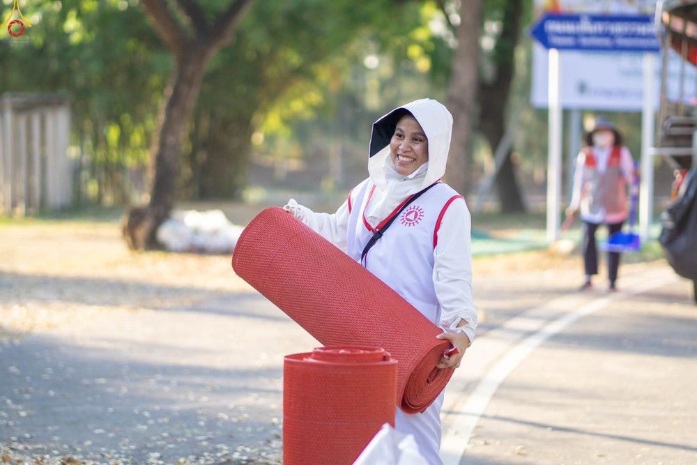 ภาพ No.296075:ภาพเบื้องหลังอาสาสมัครรวมใจ ชุดที่ 1 ในโครงการธรรมยาตรา กตัญญูบูชา มหาปูชนียาจารย์ พระมงคลเทพมุนี(สด จนฺทสโร) พระผู้ปราบมาร อนุสรณ์สถาน 7 แห่ง ปีที่ 14