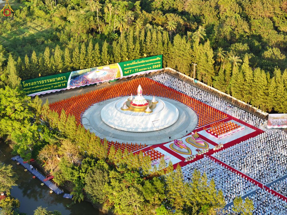 ภาพ No.291954:วันที่ 10 มกราคม พ.ศ. 2569 พิธีจุดประทีปถวายเป็นพุทธบูชา และบูชาธรรมมหาปูชนียาจารย์  ณ อนุสรณ์สถานคลองบางนางแท่น อ.สามพราน จ.นครปฐม ในโครงการธรรมยาตรา กตัญญูบูชา มหาปูชนียาจารย์ พระมงคลเทพมุนี(สด จนฺทสโร) พระผู้ปราบมาร อนุสรณ์สถาน 7 แห่ง ปีที่ 14