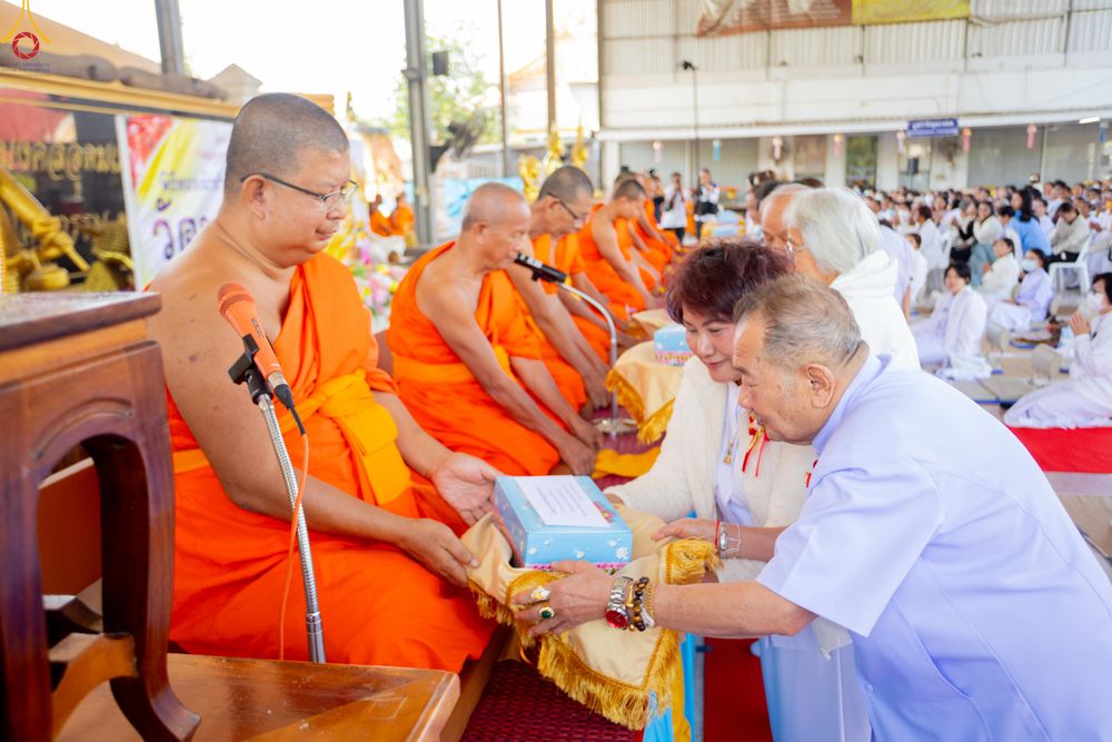 ภาพ No.293332:วันที่ 12 มกราคม พ.ศ. 2569 พิธีทอดผ้าป่าทำนุบำรุงศาสนสถาน ณ วัดพรสวรรค์ อ.สองพี่น้อง จ.สุพรรณบุรี ในโครงการธรรมยาตรา กตัญญูบูชา มหาปูชนียาจารย์ พระมงคลเทพมุนี(สด จนฺทสโร) พระผู้ปราบมาร อนุสรณ์สถาน 7 แห่ง ปีที่ 14