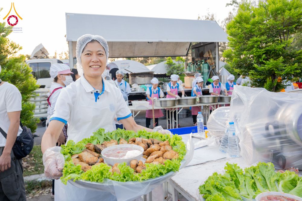 ภาพ No.289540:วันที่ 7 มกราคม พ.ศ. 2569 พิธีถวายภัตตาหารเป็นสังฆทาน แด่พระธรรมยาตรา ในโครงการธรรมยาตรา กตัญญูบูชา มหาปูชนียาจารย์ พระมงคลเทพมุนี(สด จนฺทสโร) พระผู้ปราบมาร อนุสรณ์สถาน 7 แห่ง ปีที่ 14 ณ อนุสรณ์สถานมหาวิหารพระมงคลเทพมุนี (โลตัสแลนด์) อ.สองพี่น้อง จ.สุพรร