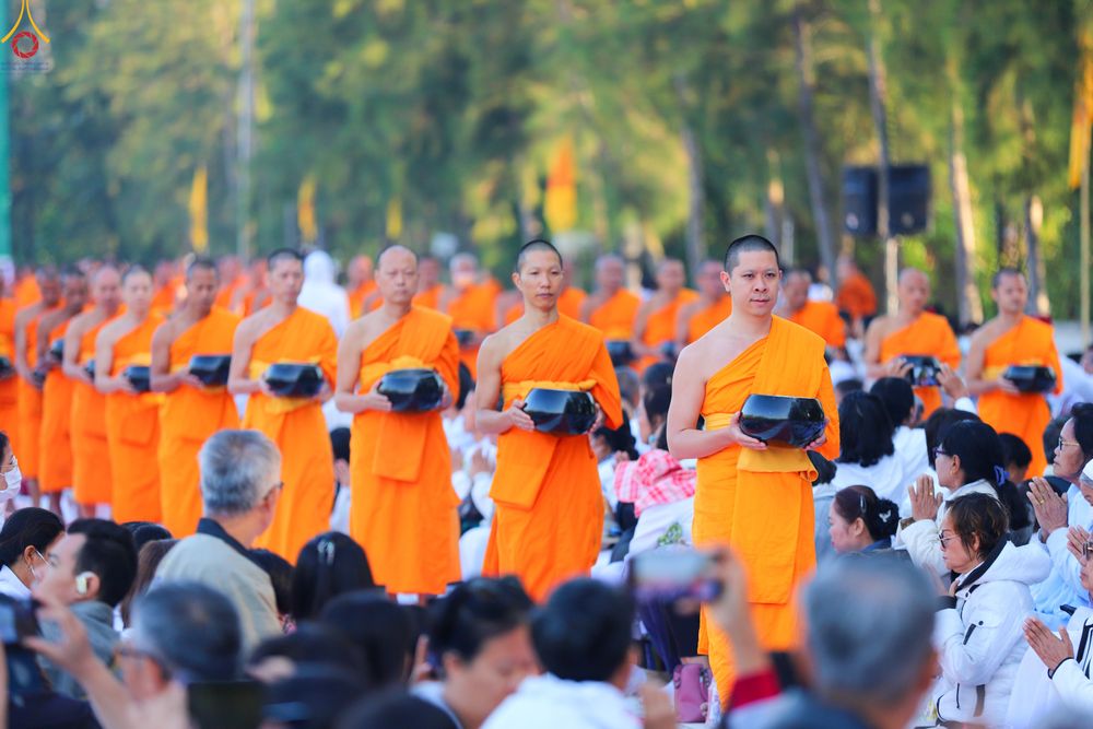 ภาพ No.292420:วันที่ 11 มกราคม พ.ศ. 2569 พิธีตักบาตรพระธรรมยาตรา ณ อนุสรณ์สถานคลองบางนางแท่น อ.สามพราน จ.นครปฐม ในโครงการธรรมยาตรา กตัญญูบูชา มหาปูชนียาจารย์ พระมงคลเทพมุนี(สด จนฺทสโร) พระผู้ปราบมาร อนุสรณ์สถาน 7 แห่ง ปีที่ 14