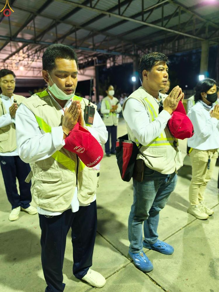 ภาพ No.295979:ภาพเบื้องหลังอาสาสมัครรวมใจ ชุดที่ 1 ในโครงการธรรมยาตรา กตัญญูบูชา มหาปูชนียาจารย์ พระมงคลเทพมุนี(สด จนฺทสโร) พระผู้ปราบมาร อนุสรณ์สถาน 7 แห่ง ปีที่ 14