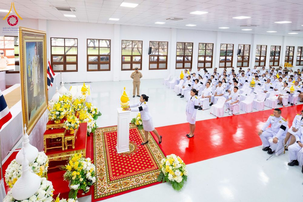 ภาพ No.276044:วันที่ 5 ธันวาคม พ.ศ. 2568 พสกนิกรอำเภอคลองหลวง พร้อมใจบำเพ็ญกุศลอุทิศถวาย “ในหลวงรัชกาลที่ 9” น้อมรำลึกในพระมหากรุณาธิคุณ เนื่องในวันคล้ายวันพระบรมราชสมภพ วันชาติ และวันพ่อแห่งชาติ ณ อาคารปลูกศรัทธา 2 วัดพระธรรมกาย อำเภอคลองหลวง จังหวัดปทุมธานี