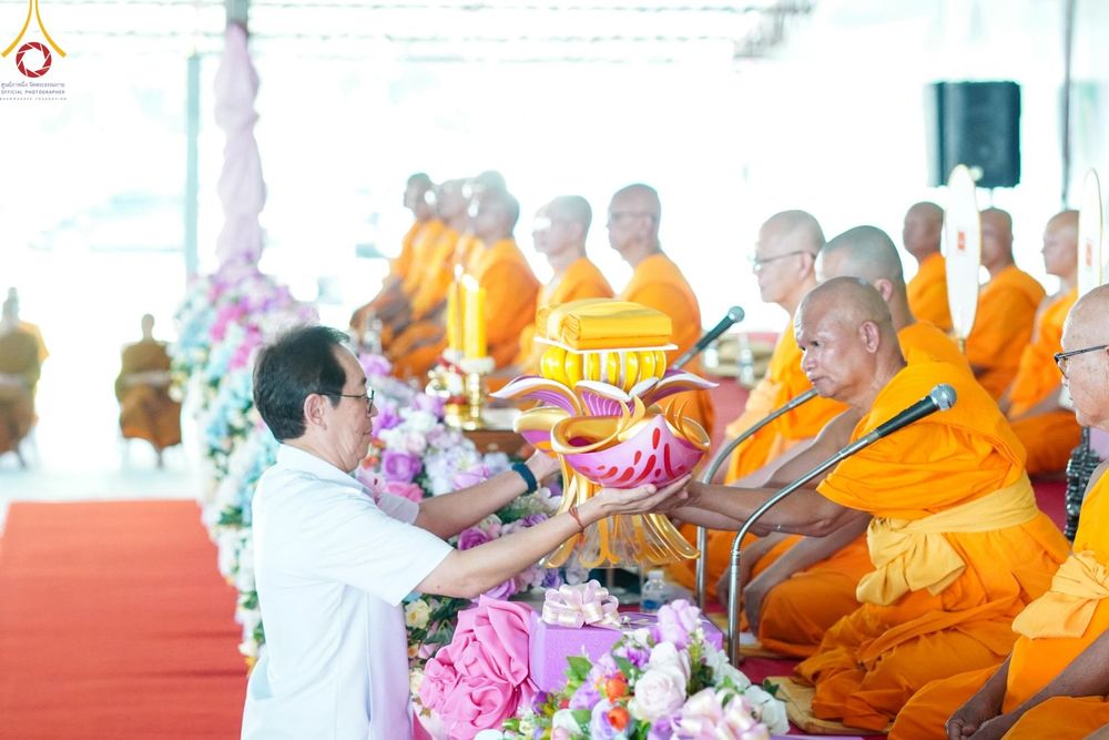 ภาพ No.172513:พิธีทอดกฐินเพื่อสร้าง "ลานเอนกประสงค์พญานาค 4 ตระกูล" วันที่ 15 พฤศจิกายน พ.ศ.2567 ณ พุทธอุทยานนานาชาติ อ.โพนพิสัย จ.หนองคาย
