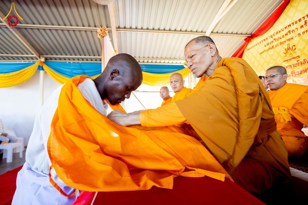 ภาพ No.231677:โครงการบรรพชาอุปสมบทหมู่ครั้งที่ 2 ณ วัดพระธรรมกายโจฮันเนสเบิร์ก ประเทศแอฟริกาใต้ วันอาทิตย์ 29 มิถุนายน พ.ศ. 2568