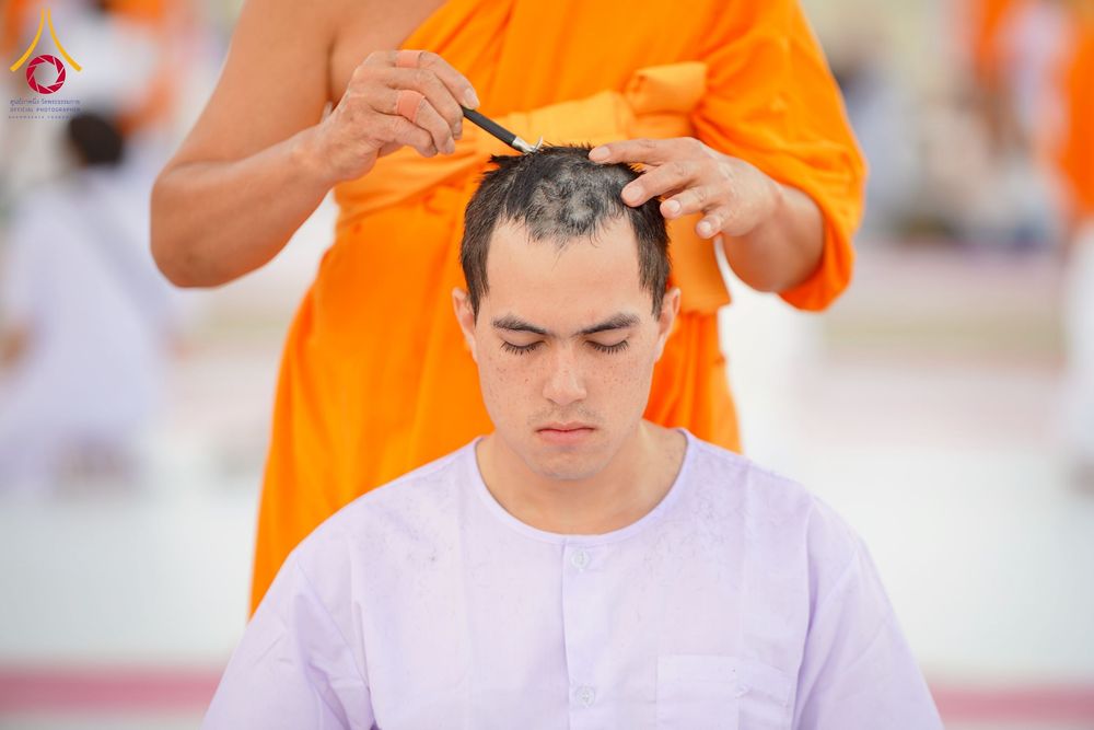 ภาพ No.274779:วันอาทิตย์ที่ 30 พฤศจิกายน พ.ศ. 2568 พิธีปลงผม โครงการอุปสมบทบูชาธรรมมหาปูชนียาจารย์ ปี 2568 ณ ลานธรรมพระมหาธรรมกายเจดีย์ ฝั่งทิศตะวันตก ระหว่างวิหารคดหมายเลข 8 และ 9 วัดพระธรรมกาย