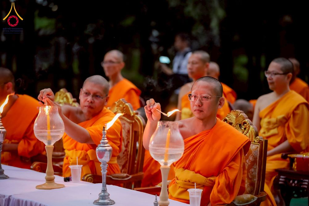 ภาพ No.261914:วันที่ 14 ตุลาคม พ.ศ. 2568 พิธีกลั่นแผ่นดิน โปรยทรายตอกเสาเข็มมหามงคลต้นแรก  สร้างองค์พระเจดีย์และจุดประทีปถวายเป็นพุทธบูชา ณ ศูนย์ปฏิบัติธรรมชัยนาท ต.ธรรมามูล อ.ชัยนาท จ.ชัยนาท