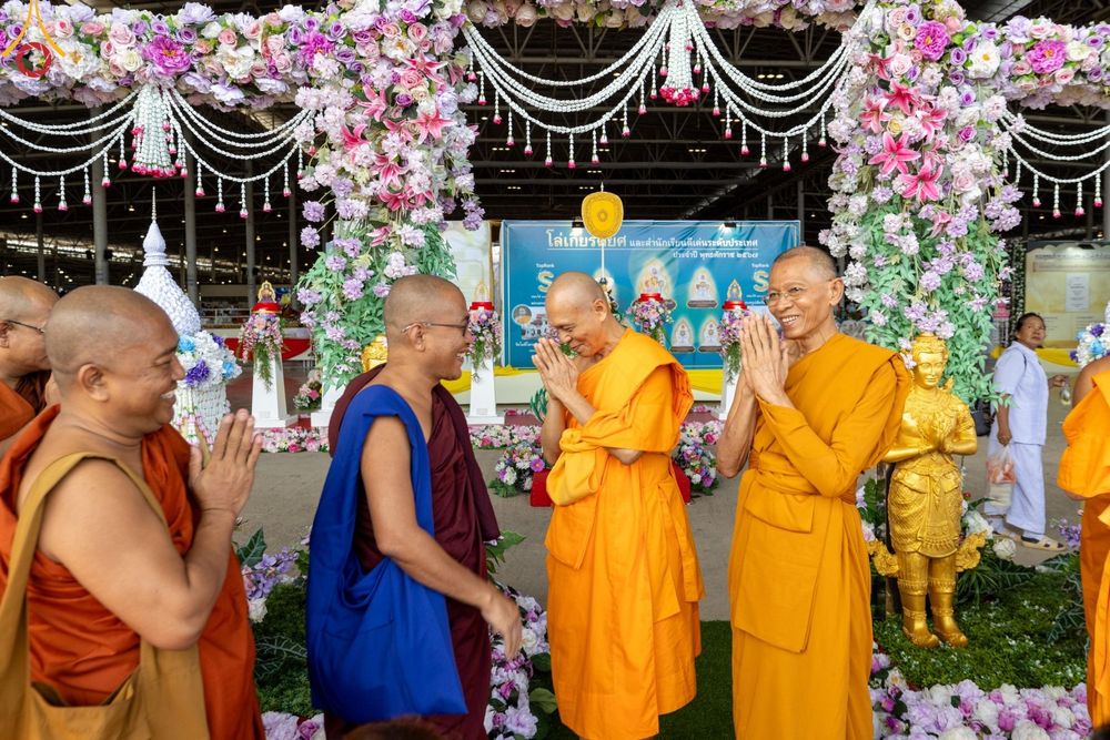 ภาพ No.146811:การต้อนรับพระสังฆาธิการ 2,000 กว่าวัดทั่วประเทศ และพิธีบูชาข้าวพระ เนื่องในวันสมาธิโลก วันอาทิตย์ที่ 4 สิงหาคม พ.ศ. 2567 ณ สภาธรรมกายสากล วัดพระธรรมกาย