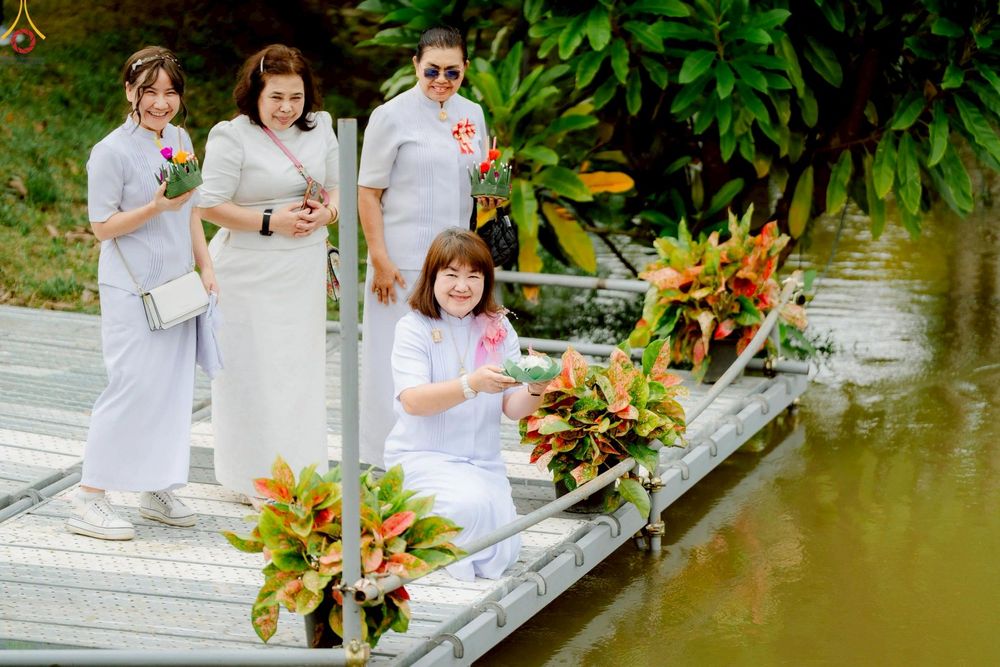 ภาพ No.266859:วันที่ 5 พฤศจิกายน พ.ศ. 2568 พิธีทอดกฐิน ณ อนุสรณ์สถานพระมงคลเทพมุนี  (สด จนฺทสโร) ผู้ค้นพบวิชชาธรรมกาย สถานที่ตั้งมโนปณิธานบวชตลอดชีวิต คลองบางนางแท่น ต.หอมเกร็ด อ.สามพราน จ.นครปฐม