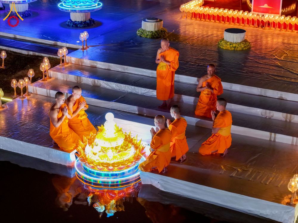 ภาพ No.266327:วันพุธที่ 5 พฤศจิกายน พ.ศ. 2568 (วันพระ ขึ้น 15 ค่ำ เดือน 12) พิธีลอยกระทงธรรม  ณ สระมหาเศรษฐีทะเลบุญ มหาวิหารพระมงคลเทพมุนี วัดพระธรรมกาย จ.ปทุมธานี