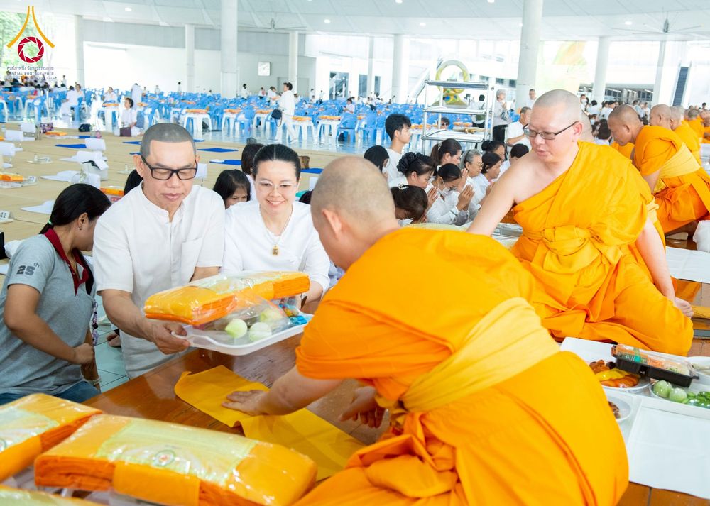 ภาพ No.265940:วันพุธที่ 5 พฤศจิกายน พ.ศ. 2568 (วันพระ ขึ้น 15 ค่ำ เดือน 12) พิธีบุพเปตพลี ครั้งที่ 172 ร่วมอุทิศบุญแด่หมู่ญาติที่ล่วงลับไปแล้ว และสืบทอดอายุพระพุทธศาสนา ณ หอฉันคุณยายอาจารย์ฯ วัดพระธรรมกาย