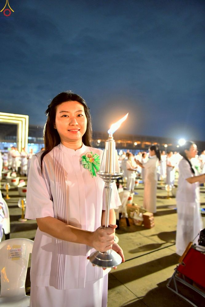 ภาพ No.253663:วันที่ 10 ตุลาคม พ.ศ. 2568 พิธีจุดประทีปบูชาพระผู้ปราบมาร, พิธีจุดประทีปบนพระมหาธรรมกายเจดีย์  20,000 ดวง เนื่องในวันคล้ายวันเกิดครบรอบ 141 ปี พระมงคลเทพมุนี (สด จนฺทสโร)