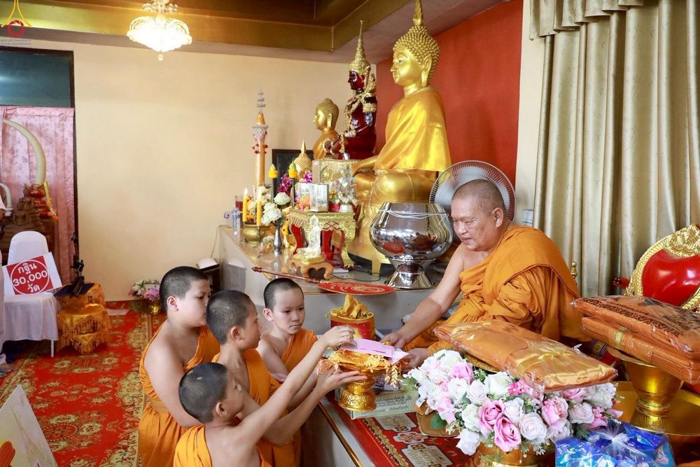 ภาพ No.259201:วันที่ 19 ตุลาคม พ.ศ. 2568 พิธีทอดกฐินสามัคคีทั่วไทย 30,000 วัด โดยคณะศิษยานุศิษย์ บูชาธรรม 81 ปี หลวงพ่อธัมมชโย ณ วัดตะเข้ (โคกพระเถร) แขวงบางระมาด  เขตตลิ่งชัน กรุงเทพมหานคร