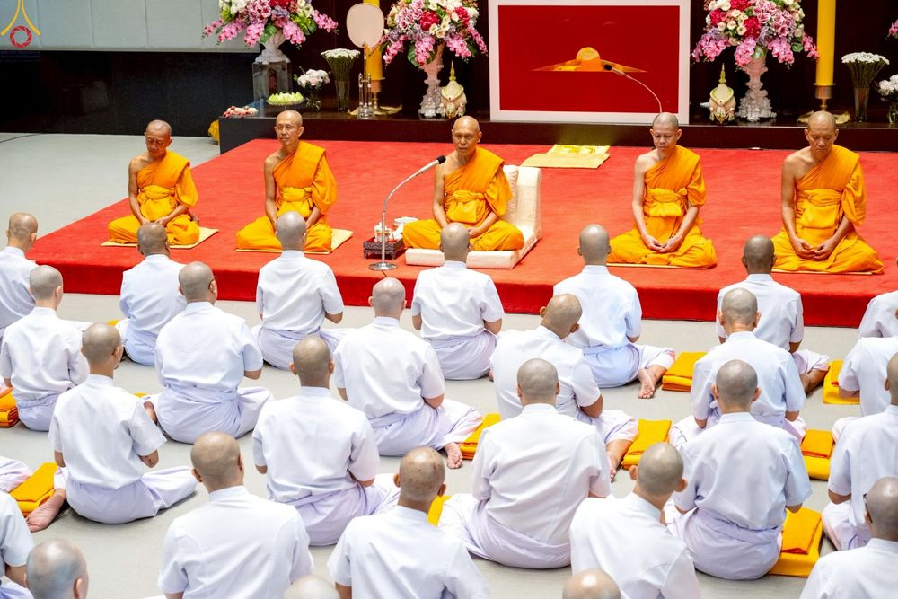 ภาพ No.229123:วันเสาร์ที่ 14 มิถุนายน พ.ศ. 2568 พิธีบรรพชา , พิธีถวายบาตร , พิธีอุปสมบท ในโครงการบรรพชาอุปสมบทหมู่ ผู้บริหารรุ่นที่ 15 และ อุดมศึกษา รุ่นที่ 52 ณ โบสถ์พระไตรปิฎก วัดพระธรรมกาย