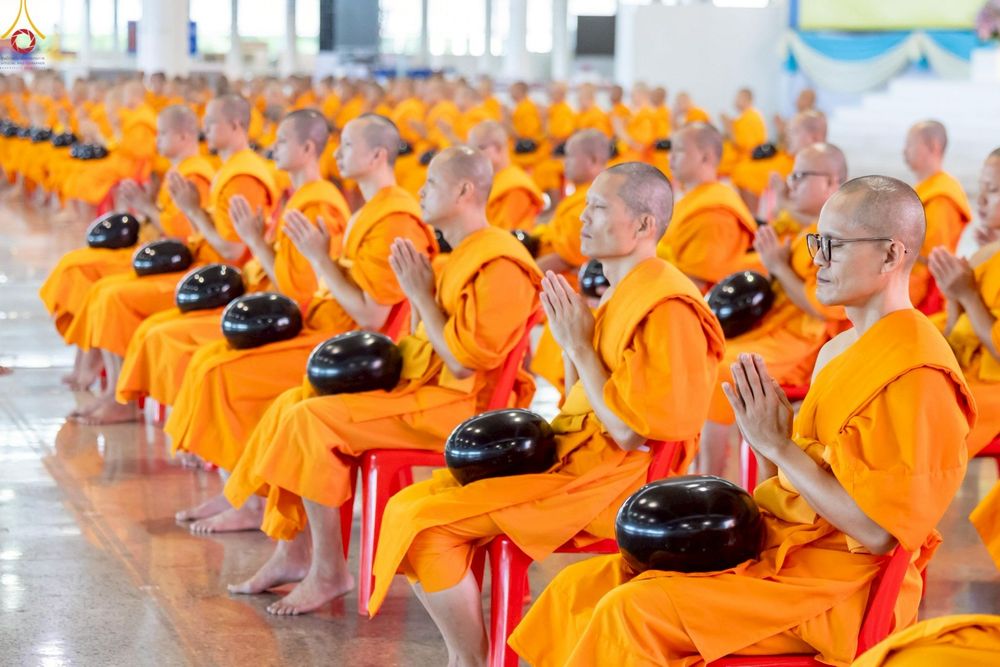 ภาพ No.240372:วันพุธที่ 27 สิงหาคม พ.ศ. 2568 พิธีตักบาตร ในวันธรรมชัย ณ วัดพระธรรมกาย จ.ปทุมธานี