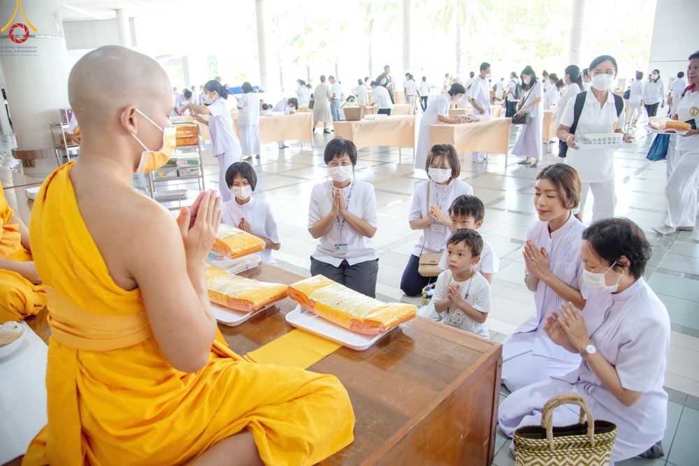 ภาพ No.82790:พิธีบุพเปตพลี ครั้งที่ 136 ร่วมอุทิศบุญแด่ญาติที่ล่วงลับไปแล้ว และสืบทอดอายุพระพุทธศาสนา วันเสาร์ที่ 17 มิถุนายน พ.ศ.2566 (วันพระแรม 14 ค่ำเดือน 7) ณ หอฉันคุณยายอาจารย์ฯ วัดพระธรรมกาย