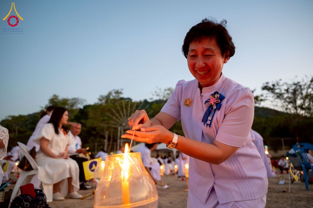 ภาพ No.275251:วันอาทิตย์ที่ 30 พฤศจิกายน พ.ศ. 2568 พิธีจุดประทีปถวายเป็นพุทธบูชา ณ ศูนย์ปฏิบัติธรรมระยอง (บ้านช่องลม)