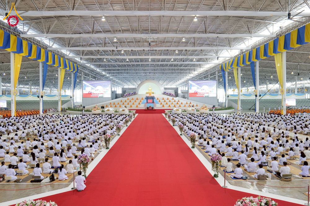 ภาพ No.258101:วันอาทิตย์ที่ 5 ตุลาคม พ.ศ. 2568 พิธีบูชาข้าวพระ ณ สภาธรรมกายสากล วัดพระธรรมกาย