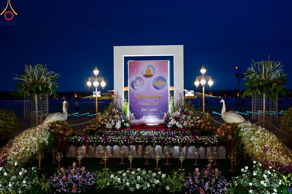 ภาพ No.279208:พิธีจุดวิสาขประทีป พิธีเวียนประทักษิณ ในวันวิสาขบูชา พุธที่ 22 พฤษภาคม พ.ศ. 2567 ( วันพระขึ้น 15 ค่ำ เดือน 6 ) ณ ลานธรรม พระมหาธรรมกายเจดีย์ วัดพระธรรมกาย จ.ปทุมธานี