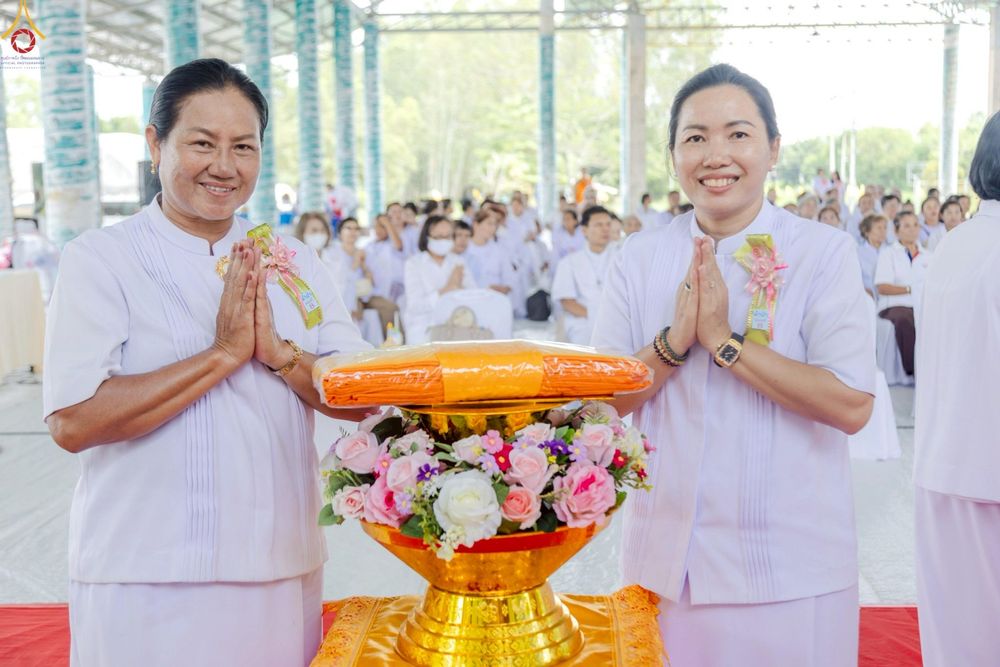 ภาพ No.249358:วันที่ 28 กันยายน พ.ศ. 2568 พิธีทอดผ้าป่าแผ่นบันมงคลมหาเศรษฐี อาคาร 80 ปี หลวงพ่อธัมมชโย ณ ศูนย์ปฏิบัติธรรมวิหารแดง ต.เจริญธรรม อ.วิหารแดง จ.สระบุรี