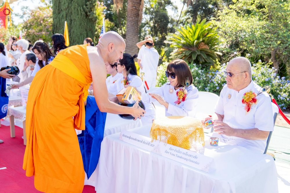 ภาพ No.259285:วันอาทิตย์ที่ 12 ตุลาคม พ.ศ. 2568 พิธีทอดกฐินบรมจักรพรรดิ สร้างอุโบสถ 82 ปี บูชาธรรมหลวงพ่อธัมมชโย ณ วัดพระธรรมกายแคลิฟอร์เนีย ประเทศสหรัฐอเมริกา 