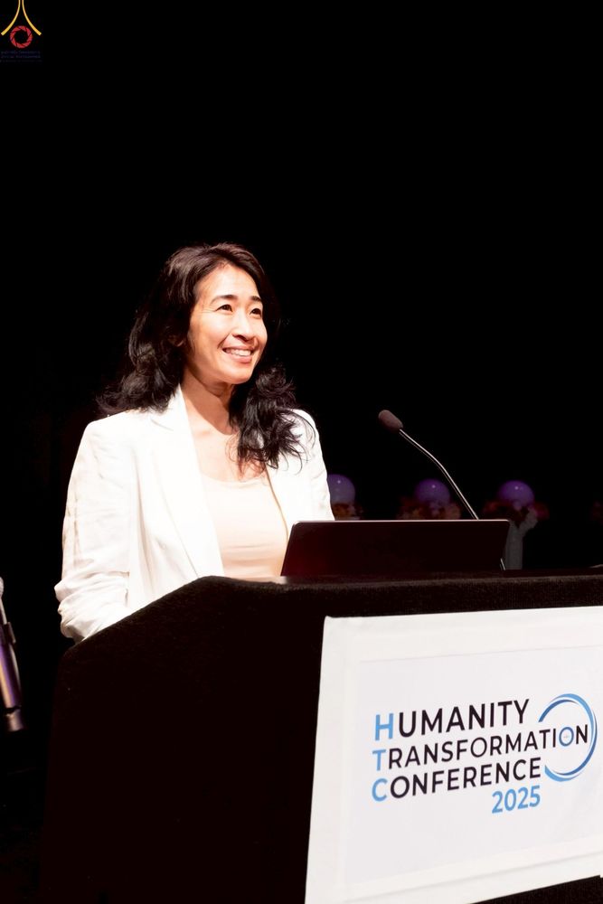 ภาพ No.249741:วันอาทิตย์ที่ 28 กันยายน พ.ศ. 2568 การปฏิบัติธรรมบูชาธรรม 108 ปี แห่งการบรรลุธรรมของหลวงปู่วัดปากน้ำ ได้จุดประทีปสันติภาพไปทั่วโลก และได้ร่วมเสวนาทางปัญญา เพื่อการขยายพระพุทธศาสนาวิชชาธรรมกายไปทั่วโลก  ในงาน HTC Newyork USA