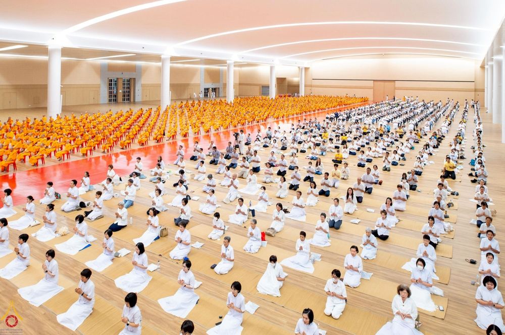 ภาพ No.234893:พิธีเจริญพระพุทธมนต์ ปฎิบัติธรรมเจริญสมาธิภาวนา และพิธีทำบุญตักบาตร เพื่อถวายเป็นพระราชกุศลแด่พระบาทสมเด็จพระวชิรเกล้าเจ้าอยู่หัว เนื่องในโอกาสวันเฉลิมพระชนมพรรษา 28 กรกฎาคม พ.ศ. 2568 ณ ห้องแก้วสารพัดนึก 2 วัดพระธรรมกาย อ.คลองหลวง จ.ปทุมธานี