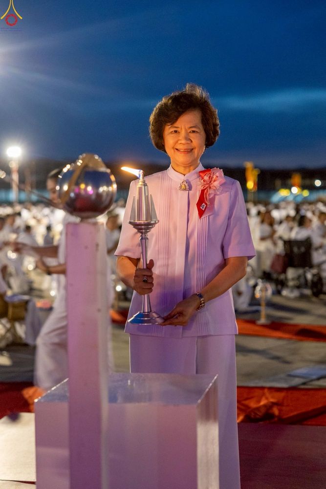 ภาพ No.253614:วันที่ 10 ตุลาคม พ.ศ. 2568 พิธีจุดประทีปบูชาพระผู้ปราบมาร, พิธีจุดประทีปบนพระมหาธรรมกายเจดีย์  20,000 ดวง เนื่องในวันคล้ายวันเกิดครบรอบ 141 ปี พระมงคลเทพมุนี (สด จนฺทสโร)