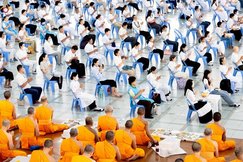 ภาพ No.246976:วันที่ 20 กันยายน พ.ศ. 2568 พิธีถวายเมนูสวรรค์เพื่อการบรรลุธรรม ณ หอฉันคุณยายอาจารย์ฯ วัดพระธรรมกาย