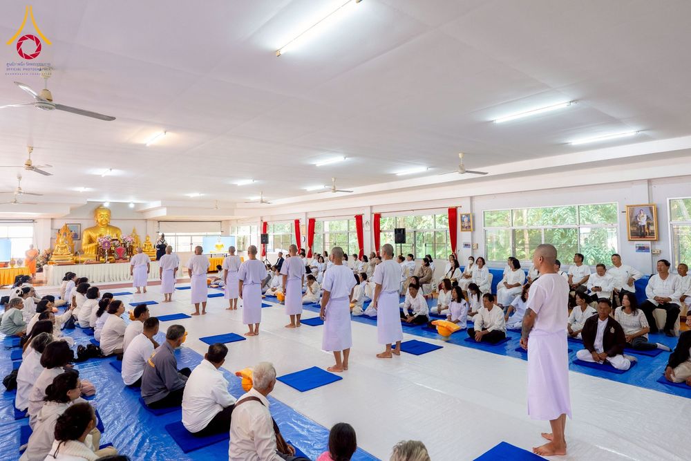 ภาพ No.275835:วันพุธที่ 3 ธันวาคม พ.ศ. 2568 พิธีบรรพชาอุปสมบท โครงการอุปสมบทบูชาธรรมมหาปูชนียาจารย์ ศูนย์อบรม : ศูนย์ส่งเสริมศีลธรรม จ.พะเยา ณ โบราณสถานพระธาตุจอมทอง และ โบสถ์กลางน้ำ วัดพระธาตุศรีโคมคำ อำเภอเมือง จังหวัดพะเยา