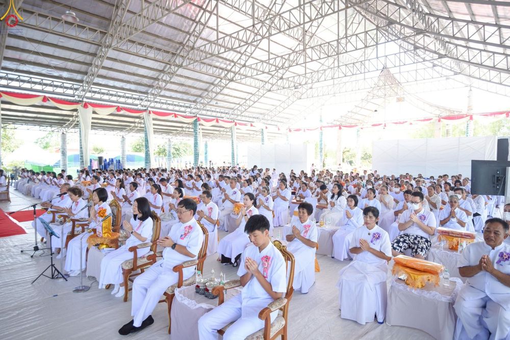 ภาพ No.262387:วันที่ 19 ตุลาคม พ.ศ. 2568 พิธีทอดกฐินสถาปนา แผ่นบันมงคลมหาเศรษฐี อาคาร 80 ปี หลวงพ่อธัมมชโย ในโครงการกฐินสามัคคีทั่วไทย 30,000 วัด บูชาธรรม 81 ปี หลวงพ่อธัมมชโย โดยคณะศิษยานุศิษย์วัดพระธรรมกาย ณ ศูนย์ปฏิบัติธรรมวิหารแดง ต.เจริญธรรม อ.วิหารแดง จ.สระบุรี