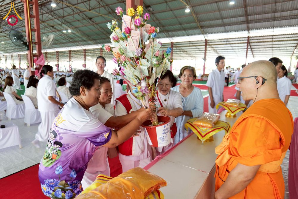 ภาพ No.250258:วันอังคารที่ 7 ตุลาคม พ.ศ. 2568 พิธีทอดผ้าป่าเพื่อสร้าง "ลานอเนกประสงค์พญานาค 4 ตระกูล" ณ พุทธอุทยานนานาชาติ อ.โพนพิสัย จ.หนองคาย