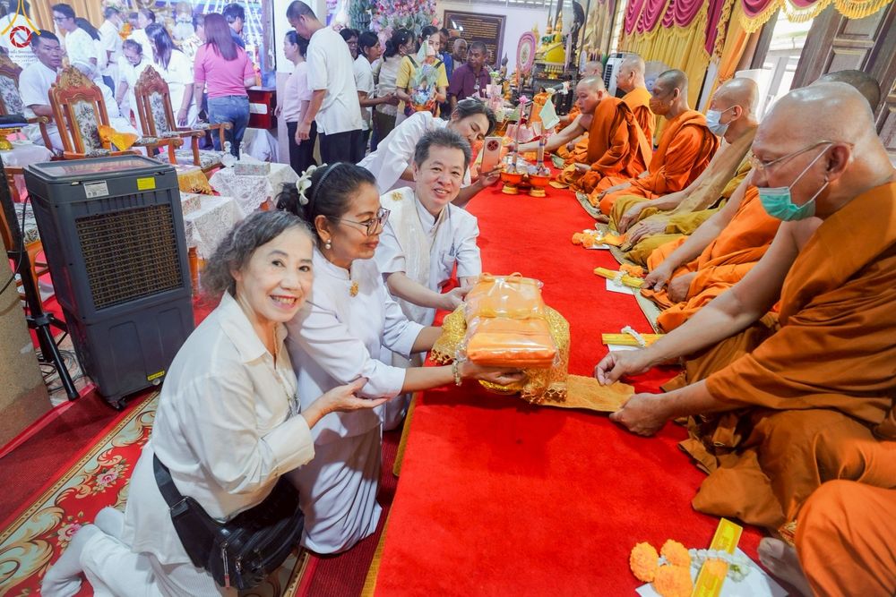 ภาพ No.253374:วันที่ 12 ตุลาคม พ.ศ. 2568 พิธีทอดกฐินสามัคคีทั่วไทย 30,000 วัด โดยคณะศิษยานุศิษย์ บูชาธรรม 81 ปี หลวงพ่อธัมมชโย ณ วัดบางน้ำผึ้งนอก อ.พระประแดง จ.สมุทรปราการ