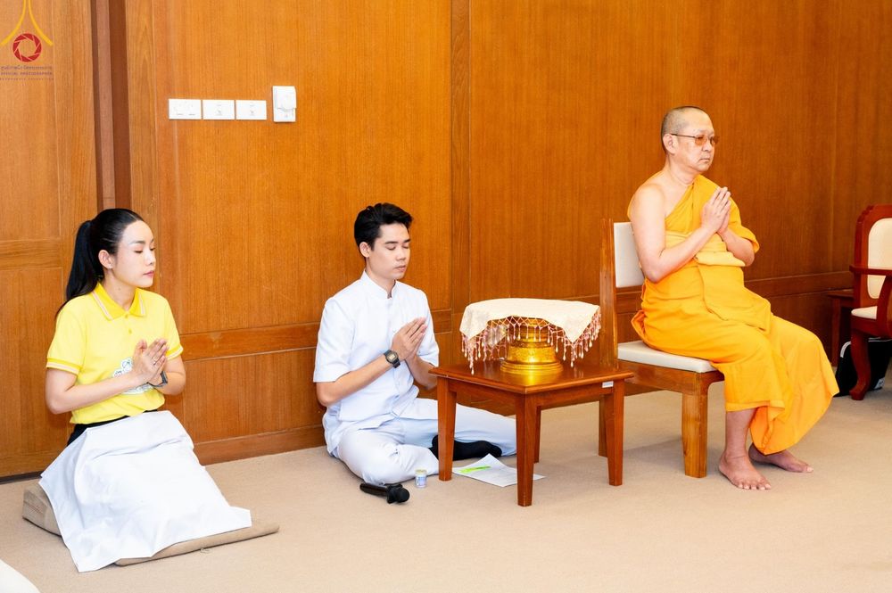 ภาพ No.145891:พิธีเจริญพระพุทธมนต์และมอบผ้าไตร โครงการปฐมอุปสมบทสมโภช วัดพระธรรมกายโทชิหงิ ประเทศญี่ปุ่น บูชาธรรมหลวงพ่อธัมมชโย เนื่องในโอกาสเจริญอายุวัฒนมงคล 80 ปี (22 เมษายน พ.ศ.2567) วันพฤหัสบดีที่ 25 กรกฎาคม พ.ศ. 2567 ณ อาศรมบัณฑิต วัดพระธรรมกาย จัดโดย คณะศิษยานุศ