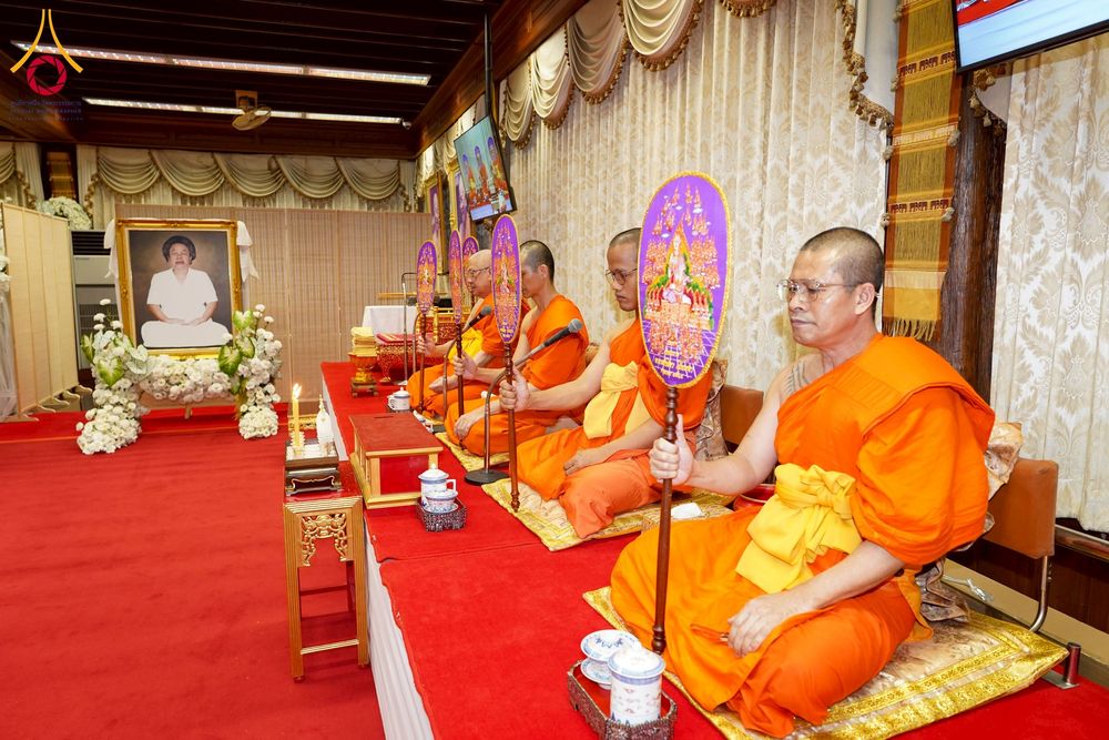 ภาพ No.270762:วันที่ 18 พฤศจิกายน พ.ศ. 2568 วัดพระธรรมกาย เป็นเจ้าภาพบำเพ็ญกุศล  คุณยายอาจารย์ ดร.ตรีธา เนียมขำ  อดีตนายกสมาคมศิษย์หลวงพ่อวัดปากน้ำ ณ ศาลาสตมานุสรณ์ (ศาลาเรือนไทย) วัดปากน้ำ  พระอารามหลวง เขตภาษีเจริญ กรุงเทพมหานคร