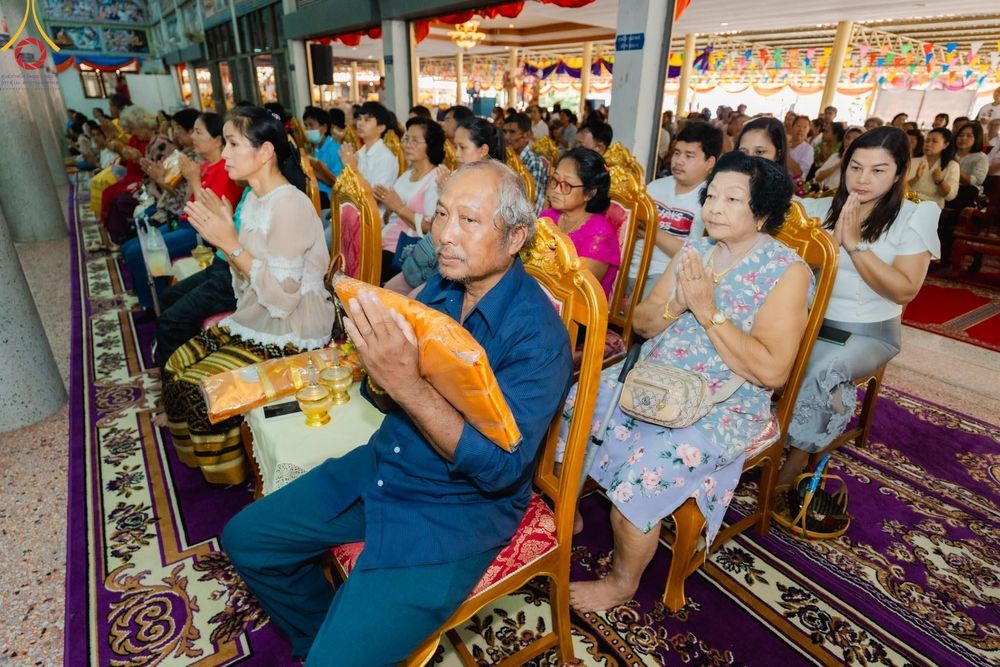 ภาพ No.164288:พิธีทอดกฐิน ณ วัดบ้านงิ้ว จ.ชลบุรี ในโครงการกฐินสามัคคีทั่วไทย 30,000 วัด บูชาธรรม 80 ปี หลวงพ่อธัมมชโย โดย คณะศิษยานุศิษย์วัดพระธรรมกาย วันที่ 20 ตุลาคม พ.ศ. 2567