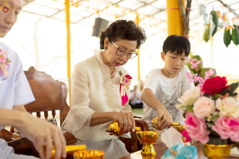 ภาพ No.250812:วันพุธที่ 8 ตุลาคม พ.ศ. 2568 พิธีทอดกฐินสามัคคีทั่วไทย 30,000 วัด โดยคณะศิษยานุศิษย์ บูชาธรรม 81 ปี หลวงพ่อธัมมชโย ณ ที่พักสงฆ์ป่ากลางแก้ว อ.เดชอุดม จ.อุบลราชธานี