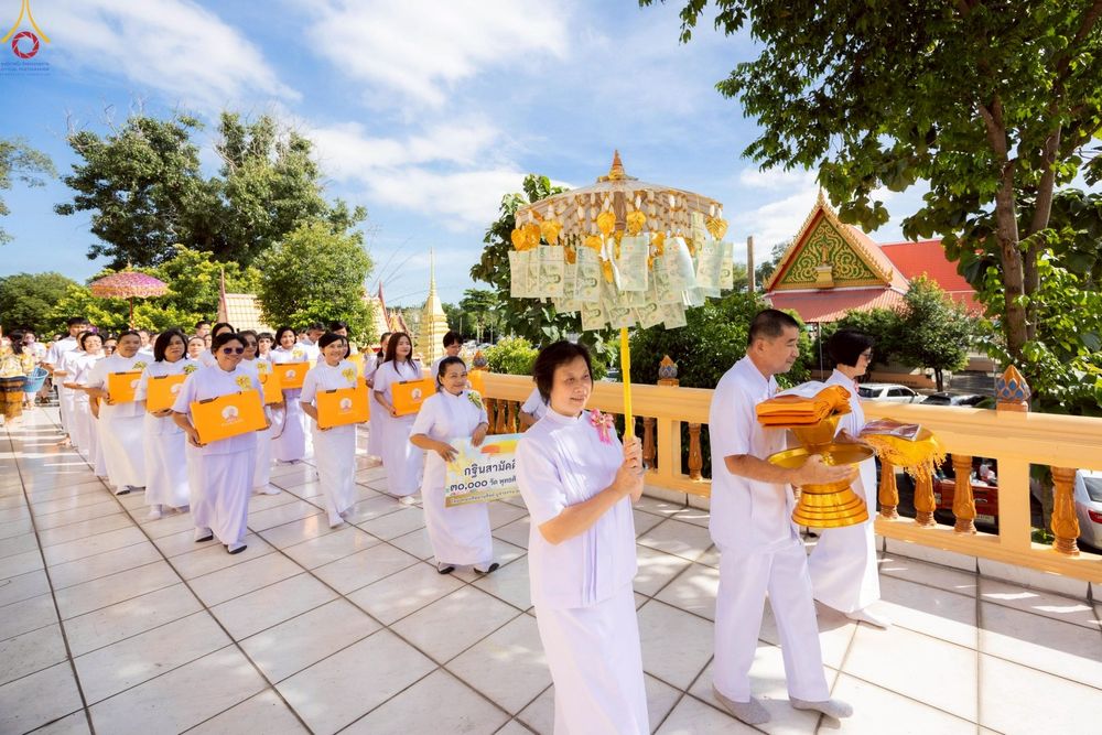 ภาพ No.259230:วันที่ 19 ตุลาคม พ.ศ. 2568 พิธีทอดกฐินสามัคคีทั่วไทย 30,000 วัด โดยคณะศิษยานุศิษย์ บูชาธรรม 81 ปี หลวงพ่อธัมมชโย ณ วัดบ้านพร้าวนอก ต.เชียงรากใหญ่ อ.สามโคก จ.ปทุมธานี