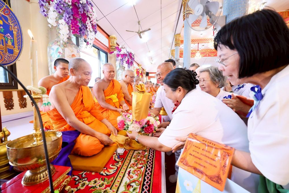 ภาพ No.263237:วันที่ 23 ตุลาคม พ.ศ. 2568 พิธีทอดกฐินสามัคคีทั่วไทย 30,000 วัด โดยคณะศิษยานุศิษย์ บูชาธรรม 81 ปี หลวงพ่อธัมมชโย ณ วัดพรหมวงศาราม เขตดินแดง กรุงเทพมหานคร