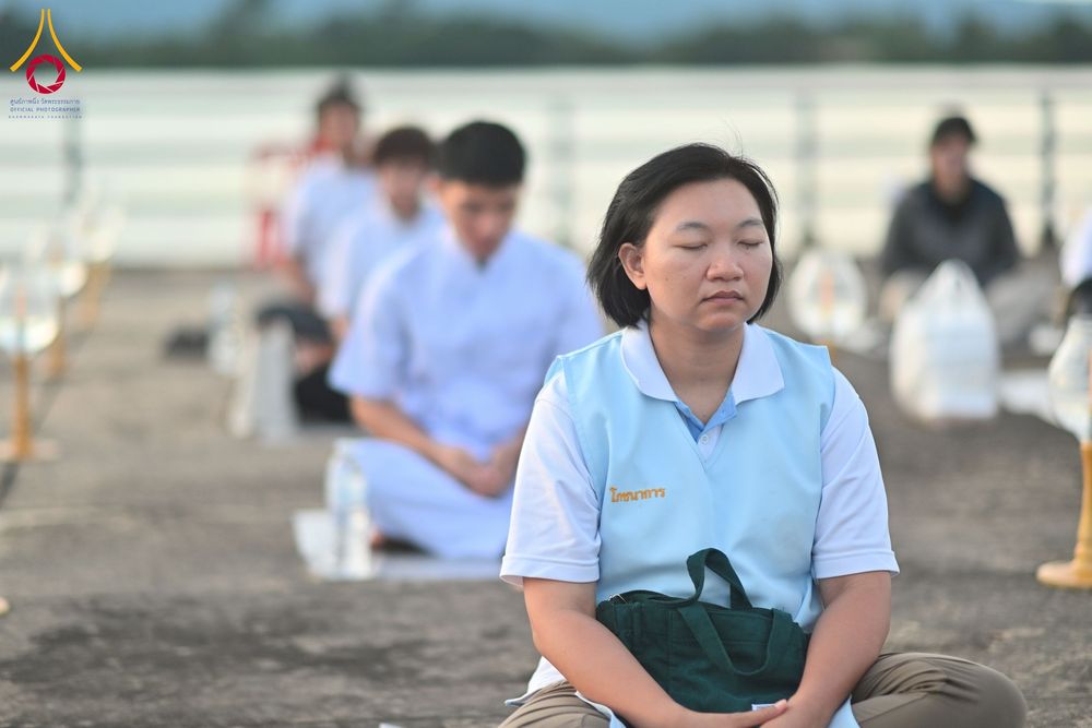 ภาพ No.250422:วันอังคารที่ 7 ตุลาคม พ.ศ. 2568 พิธีจุดประทีปบูชาพระรัตนตรัย ณ ลานธรรมปทุมรัตน์ธรรมเจดีย์ พุทธอุทยานนานาชาติ อ.โพนพิสัย จ.หนองคาย