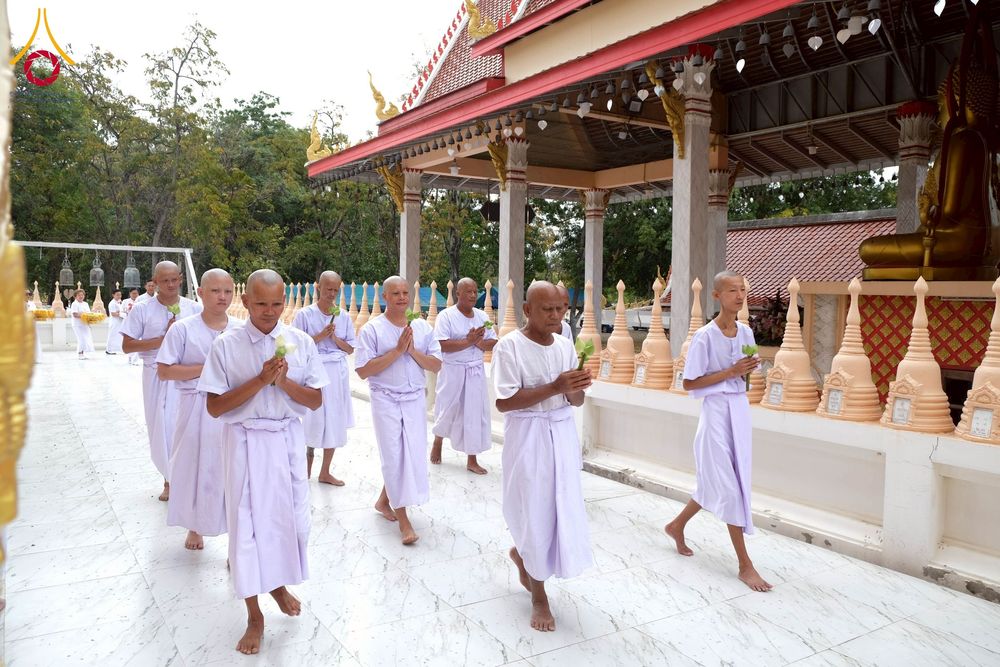 ภาพ No.277938:พิธีตัดปอยผมและปลงผมนาคธรรมทายาท พิธีขอขมาผู้ปกครอง ณ ศูนย์อบรมเยาวชนนครปฐม จ.นครปฐม และพิธีมอบบาตร ผ้าไตร นาคธรรมทายาท พิธีบรรพชา อุปสมบทหมู่ ณ วัดลาดหญ้าไทร จ.นครปฐม