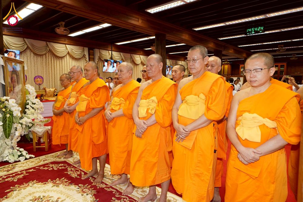ภาพ No.270798:วันที่ 18 พฤศจิกายน พ.ศ. 2568 วัดพระธรรมกาย เป็นเจ้าภาพบำเพ็ญกุศล  คุณยายอาจารย์ ดร.ตรีธา เนียมขำ  อดีตนายกสมาคมศิษย์หลวงพ่อวัดปากน้ำ ณ ศาลาสตมานุสรณ์ (ศาลาเรือนไทย) วัดปากน้ำ  พระอารามหลวง เขตภาษีเจริญ กรุงเทพมหานคร