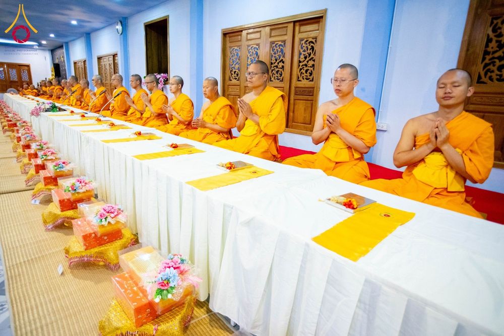 ภาพ No.196367:พิธีถวายภัตตาหารเป็นสังฆทาน แด่พระธรรมยาตรา ณ วัดโบสถ์(บน) ตำบลบางคูเวียง อำเภอบางกรวย จังหวัดนนทบุรี ในโครงการธรรมยาตรา กตัญญูบูชา มหาปูชนียาจารย์ พระมงคลเทพมุนี(สด จนฺทสโร) พระผู้ปราบมาร อนุสรณ์สถาน 7 แห่ง ปีที่ 13 วันที่ 17 มกราคม พ.ศ. 2568
