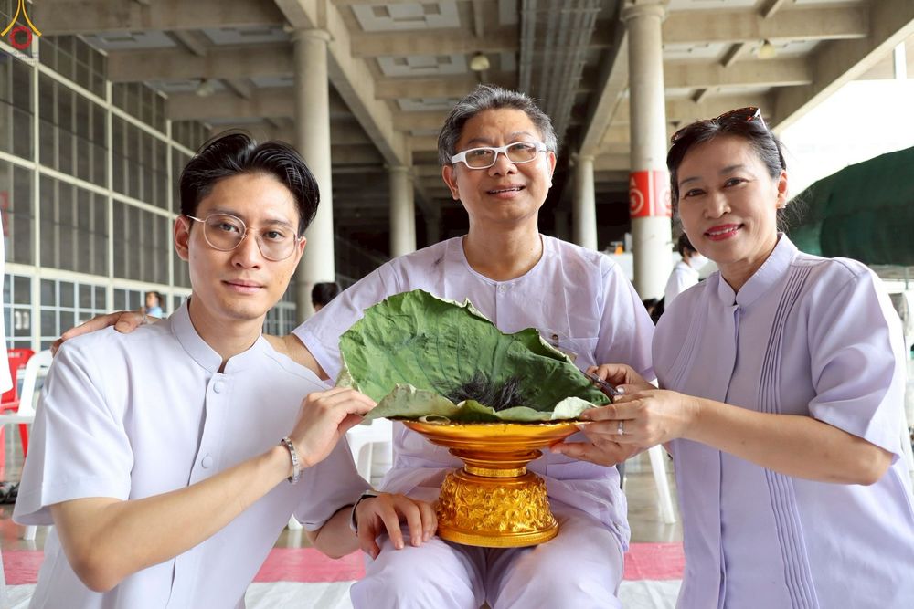 ภาพ No.230787:วันที่ 28 มิถุนายน พ.ศ. 2568 พิธีตัดปอยผมและปลงผม โครงการบวชพระนานาชาติ AEC & WAB รุ่นที่ 9 ณ วิหารคด 2 วัดพระธรรมกาย