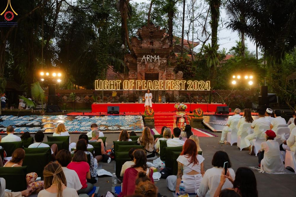 ภาพ No.156391:วัดพุทธบาหลีและวัดพระธรรมกาย จัดปฏิบัติธรรมนานาชาติ 1,151 คนจาก 78 ประเทศ ใน "วันสันติภาพสากล" ณ บาหลี อินโดนีเซีย วันเสาร์ที่ 21 กันยายน พ.ศ. 2567 เวลา 16.00-21.00 น. ณ พิพิธภัณฑ์ ARMA เมืองอูบุด จังหวัดบาหลี ประเทศอินโดนีเซีย