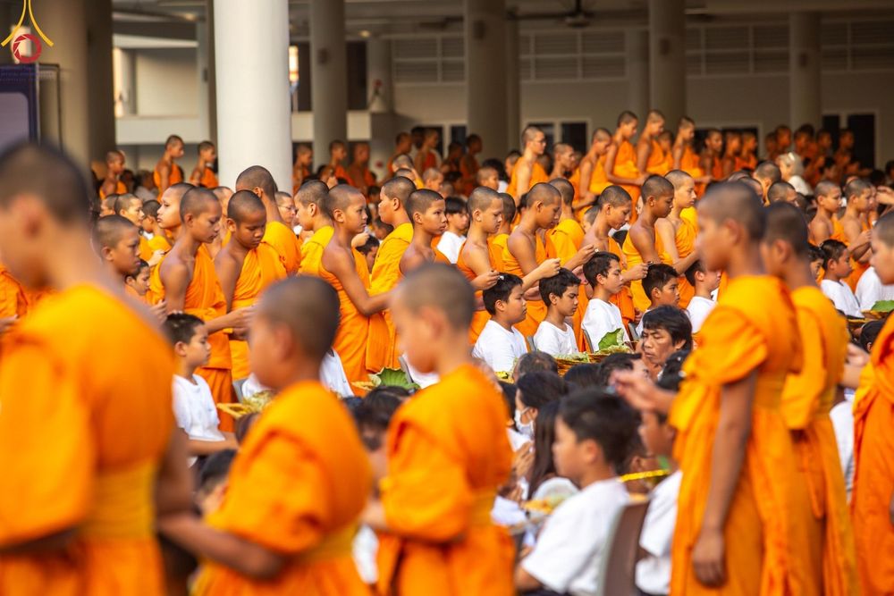 ภาพ No.132909:พิธีตัดปอยผม โครงการหน่อแก้วเปรียญธรรม รุ่นที่ 12 ณ ค่ายจองแชมป์ หมู่กฏิสามเณรเปรียญธรรม วัดพระธรรมกาย วันอาทิตย์ที่ 31 มีนาคม พ.ศ. 2567