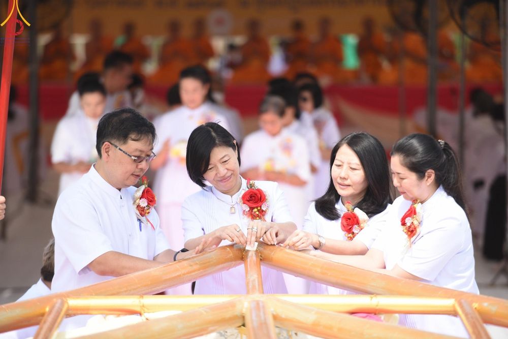 ภาพ No.124000:พิธีทอดผ้าป่า ปิดแผ่นทองค้ำฟ้า ครบรอบ 1 ปี สถาปนาอาคาร 80 ปี หลวงพ่อธัมมชโย ณ ศูนย์ปฏิบัติธรรมวิหารแดง ตำบลเจริญธรรม อำเภอวิหารแดง จ.สระบุรี วันที่ 18 กุมภาพันธ์ พ.ศ. 2567